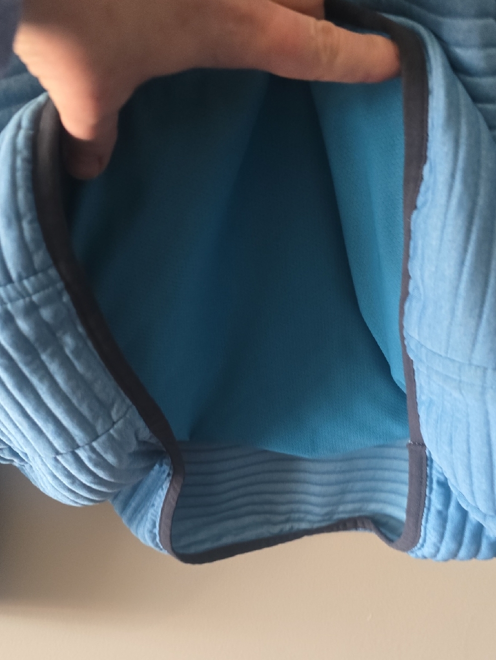 L.L.Bean Airlight Knit Pullover Blue - Picture 6 of 6